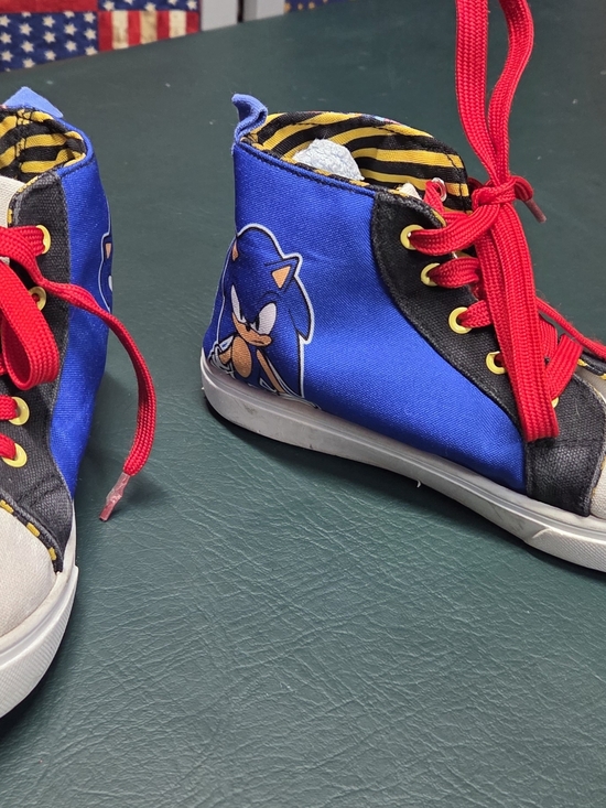 **Sonic Kids High-Top Sneakers in Red, Blue, Black - Casual Lace-Up Shoes** - Picture 2 of 8